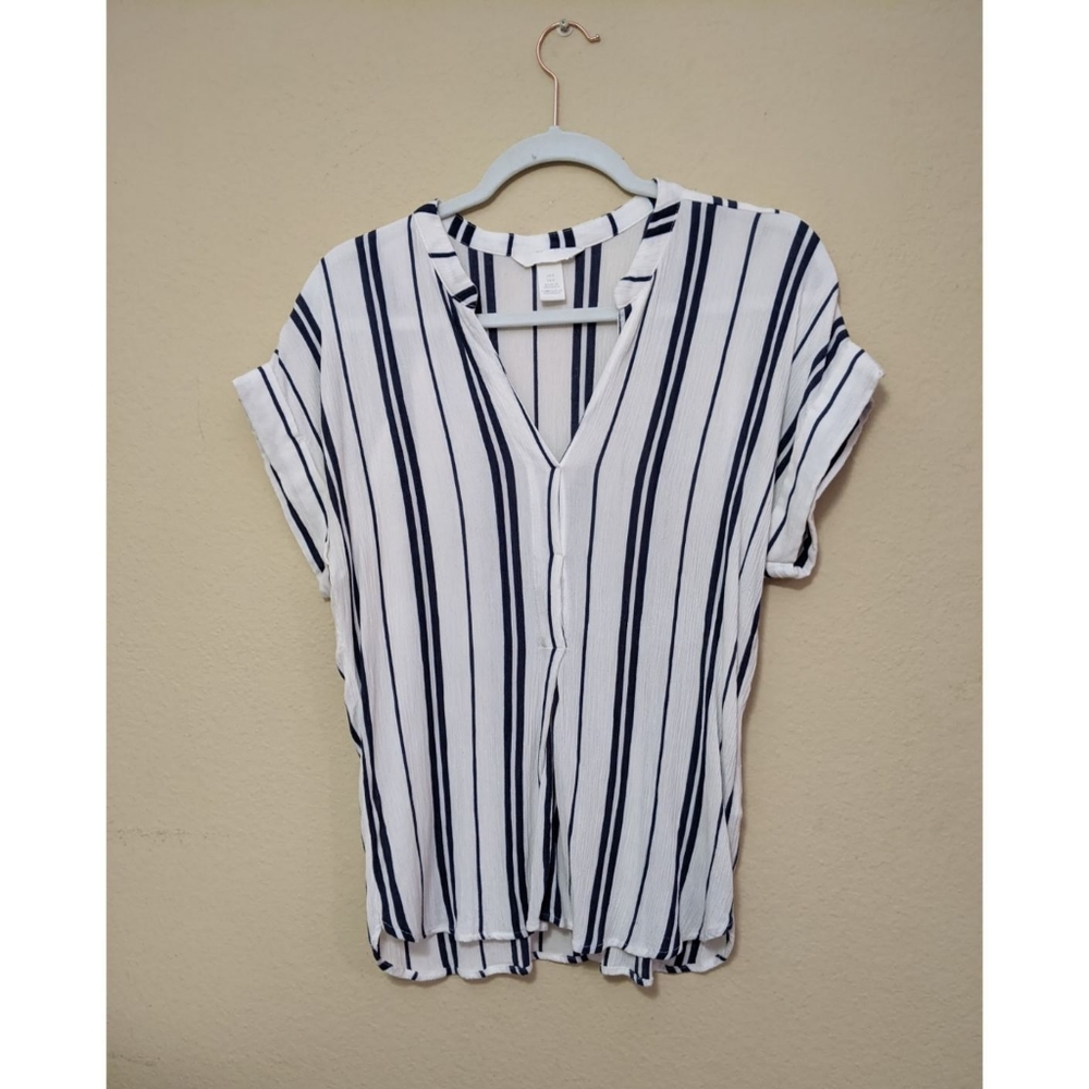 💙🤍 H&M Vertical Striped Short Sleeve Women's Top